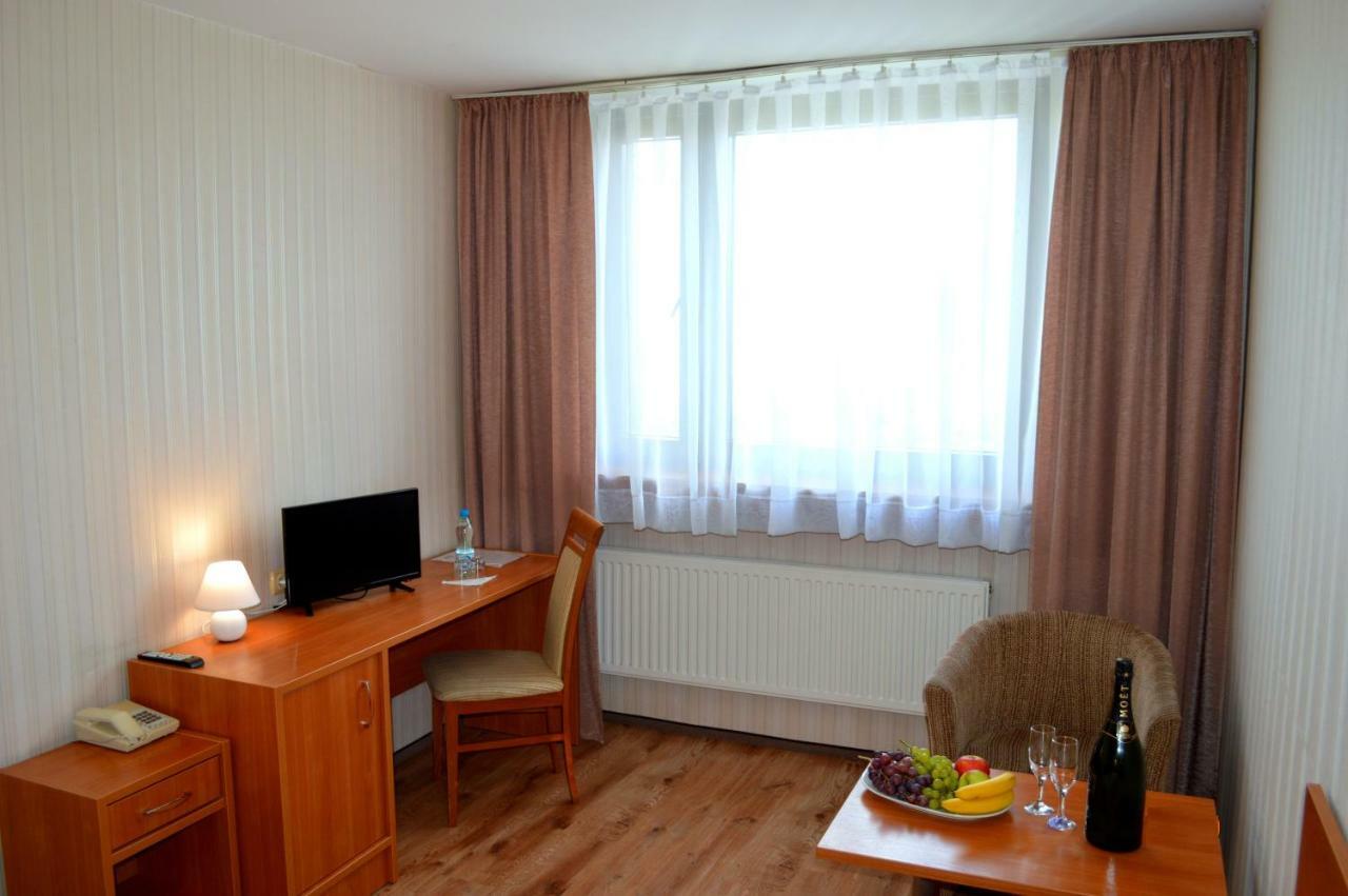 Perla Hotel Olesnica  Luaran gambar