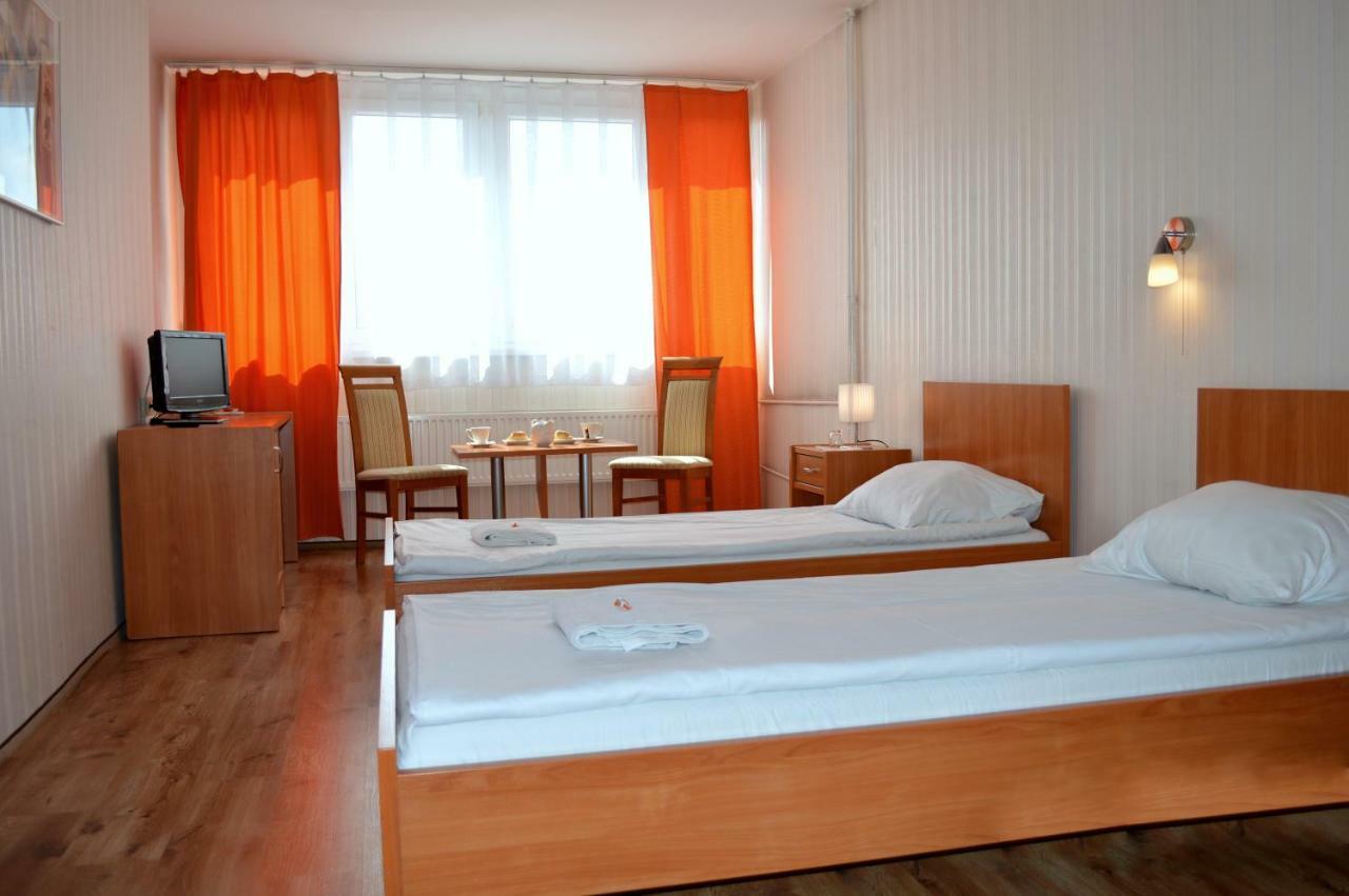 Perla Hotel Olesnica  Luaran gambar