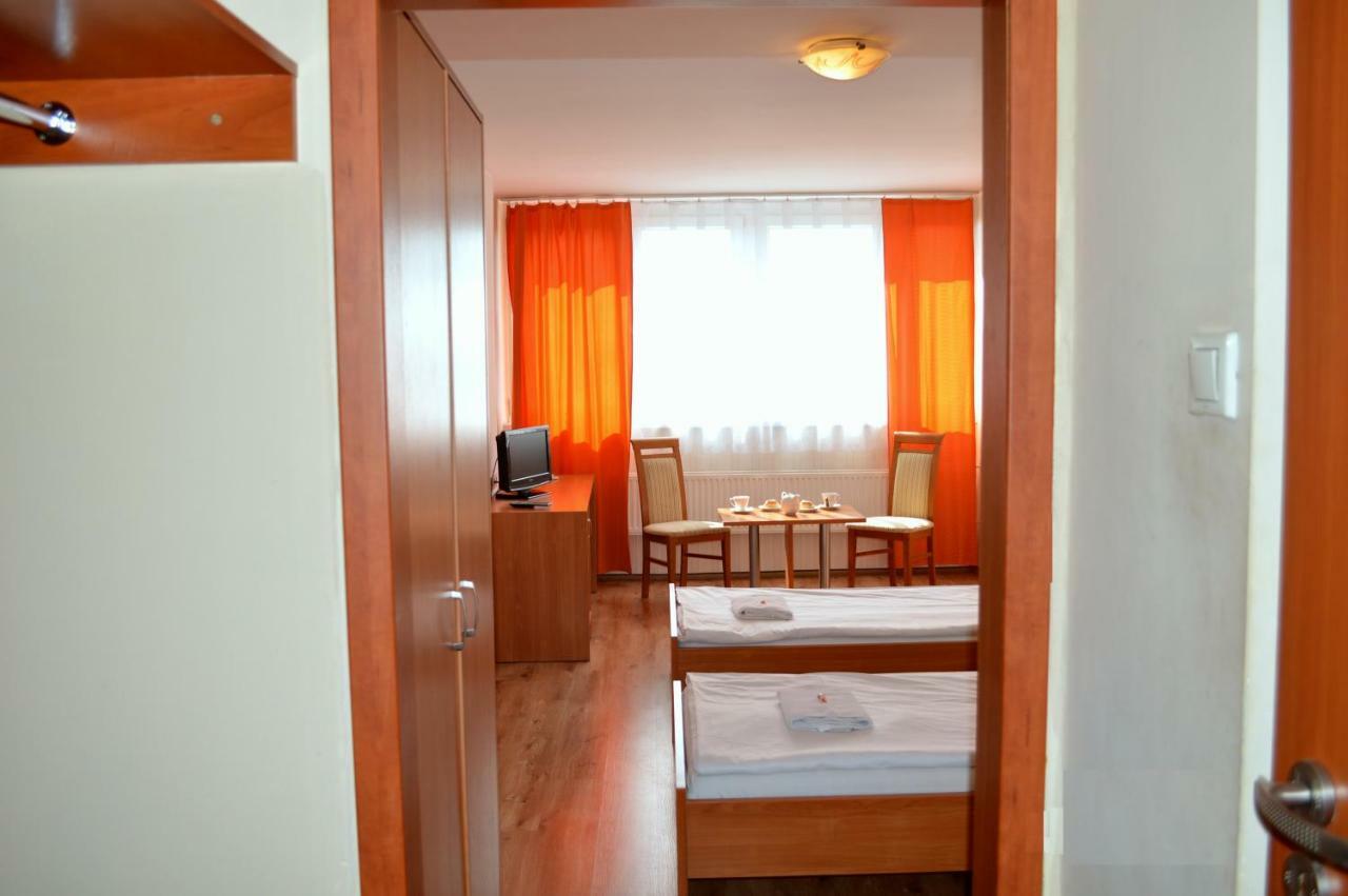 Perla Hotel Olesnica  Luaran gambar